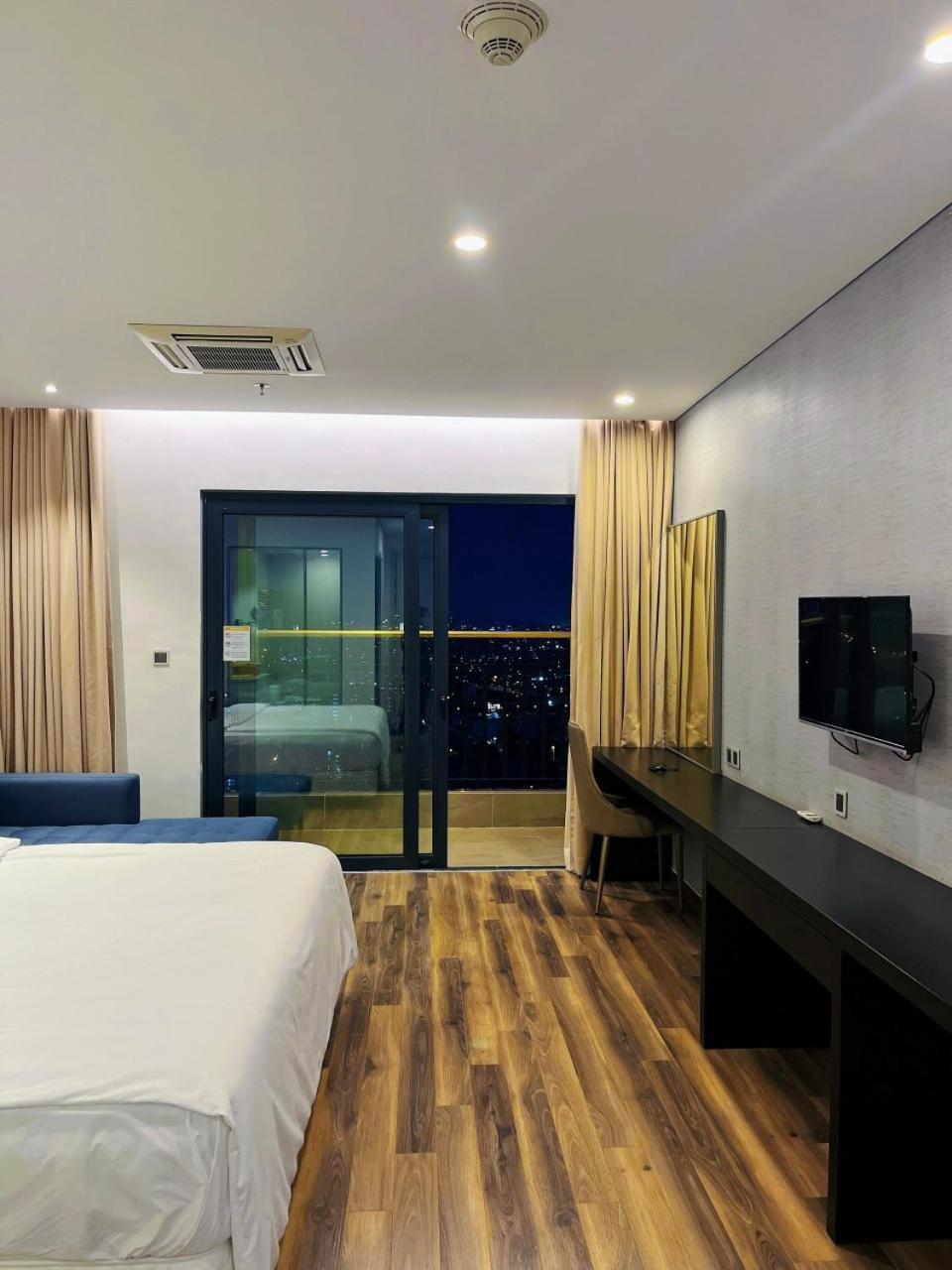 Golden Apartment With Sea View Дананг Экстерьер фото